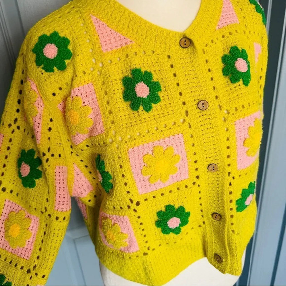 New Shop Talulah Crochet Knit Cropped Daisy Sweater - Picture 6 of 10